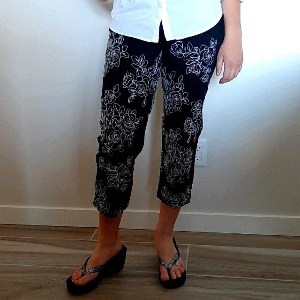 Jones New York Cropped Floral Pants